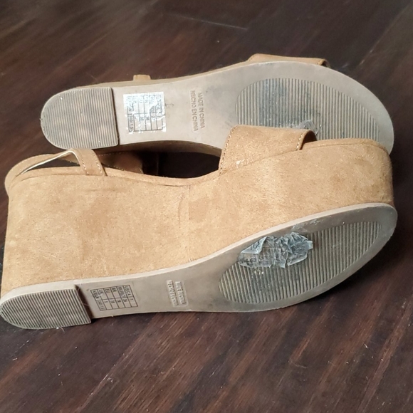 Suede Platform Sandals - Picture 6 of 8